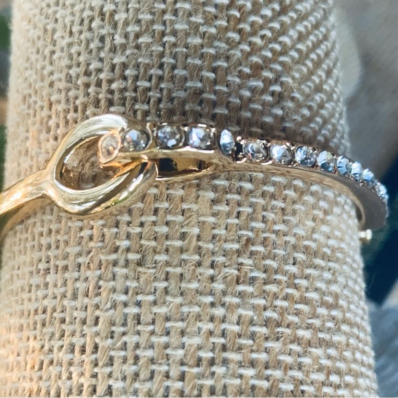 CHRISTIAN SIRIANO BRACELET ⭐️ GOLD TONE Metal KNOT/CRYSTAL SLIDER ⭐️NEW W/TAGS - Picture 2 of 7
